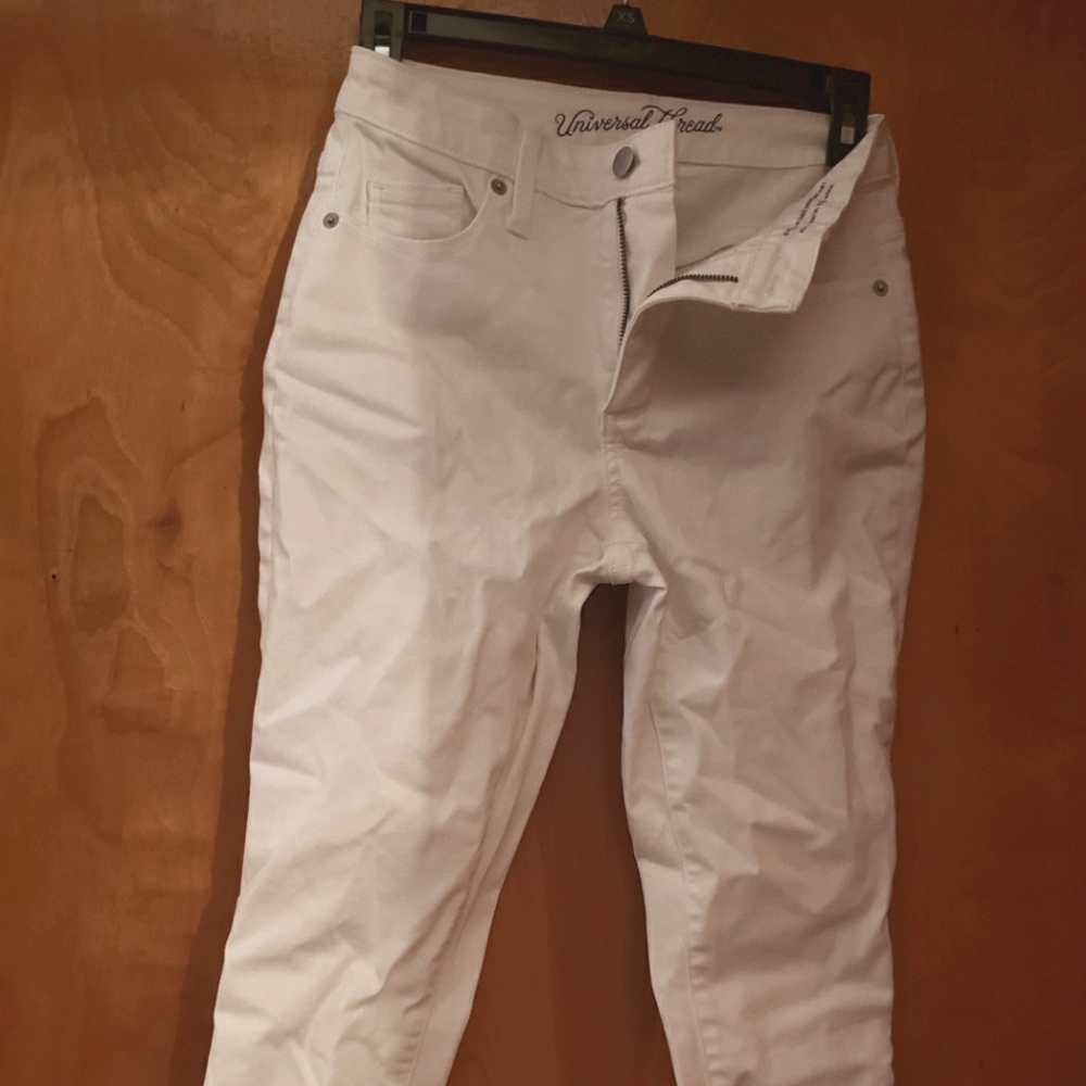 White skinny jeans